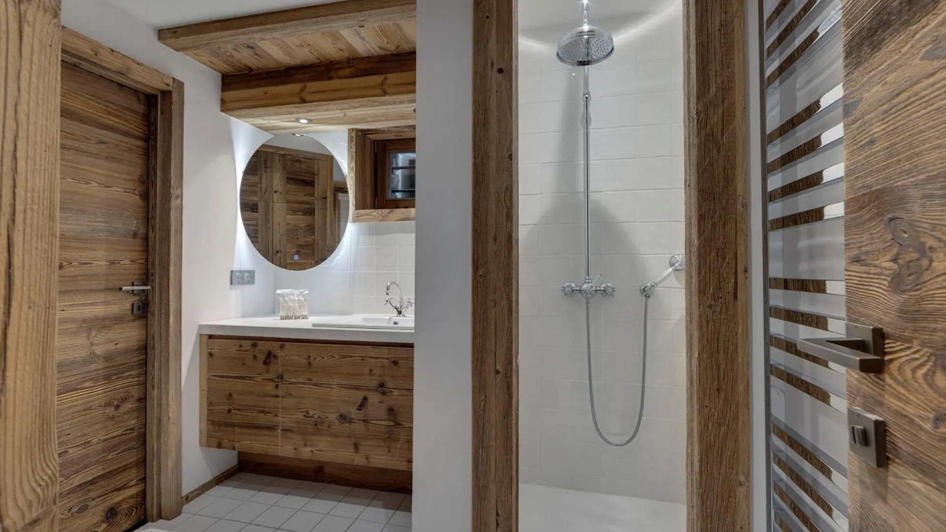 Chalet Skis Aux Pieds Avec Piscine Et Sauna A Val-D'Isere - Fr-1-567-126 0*,  Fransa