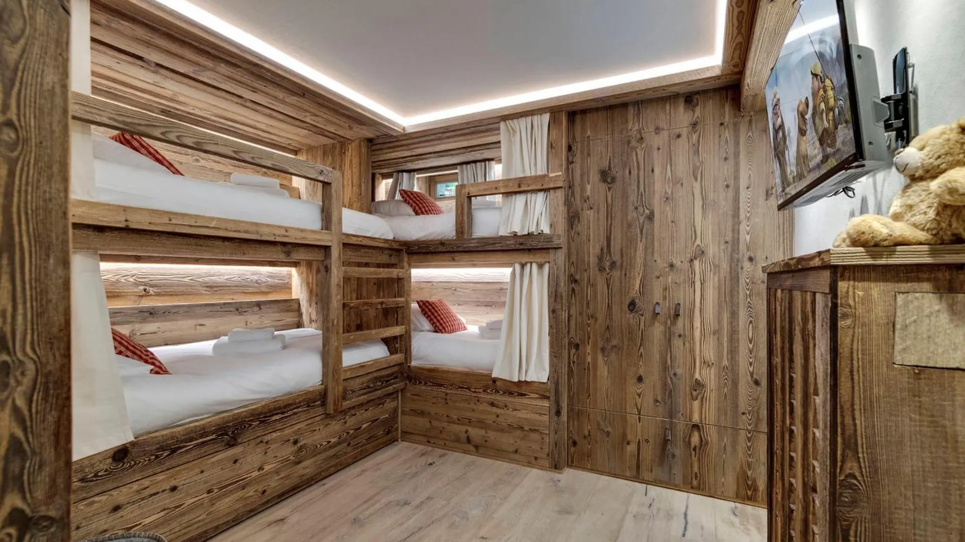 Chalet Skis Aux Pieds Avec Piscine Et Sauna A Val-D'Isere - Fr-1-567-126