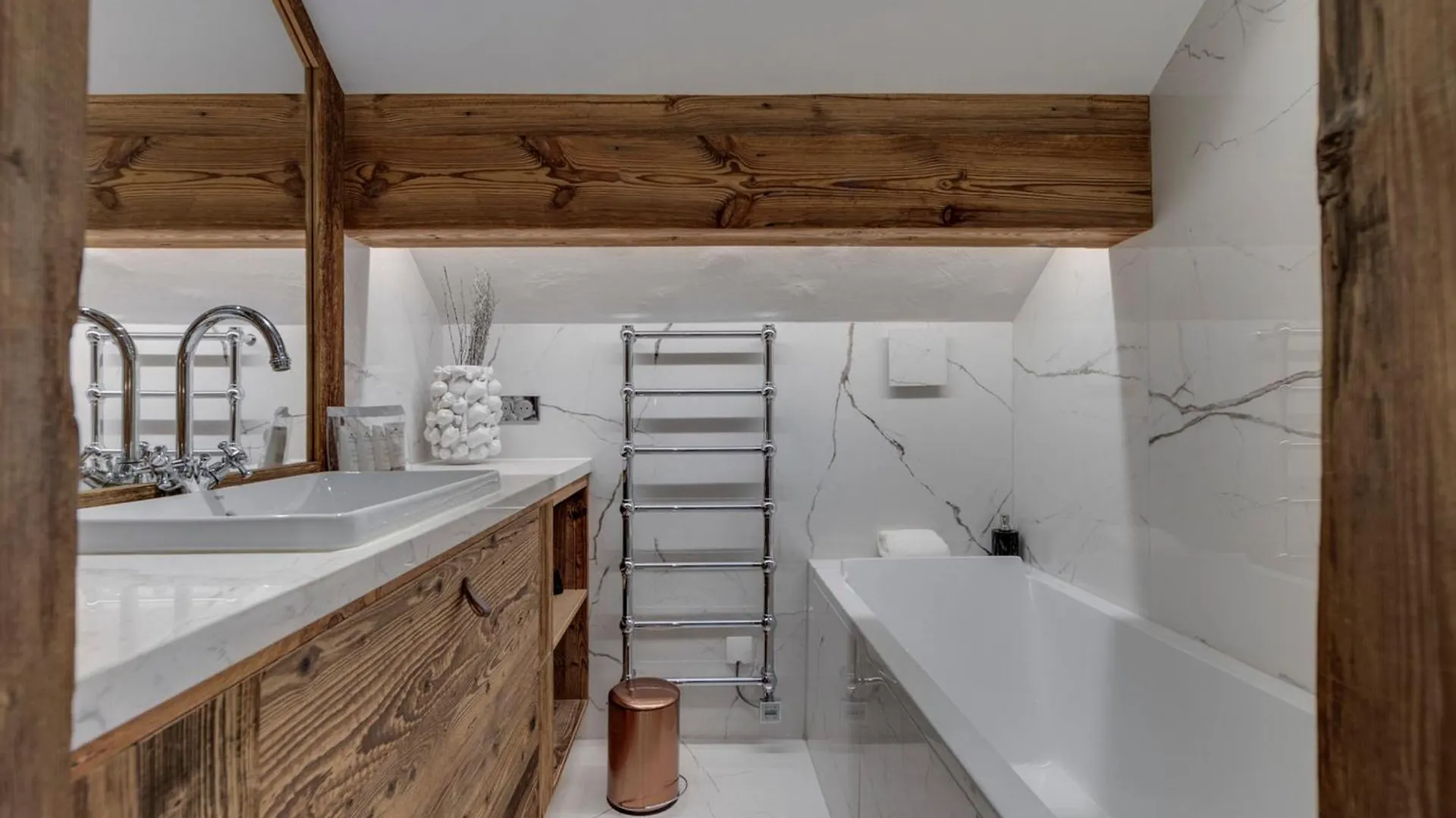 Chalet Skis Aux Pieds Avec Piscine Et Sauna A Val-D'Isere - Fr-1-567-126
